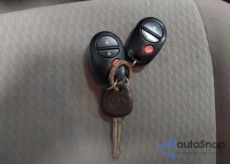 2010 Toyota Highlander Base V6 z USA, uszkodzony, nr VIN 5TDBK3EH5AS024781